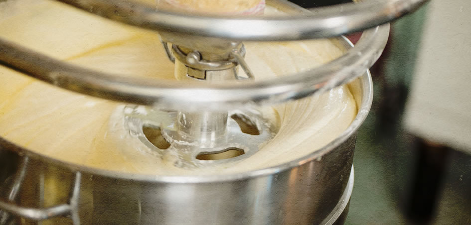 こだわりの原料・生地づくり比重チェック